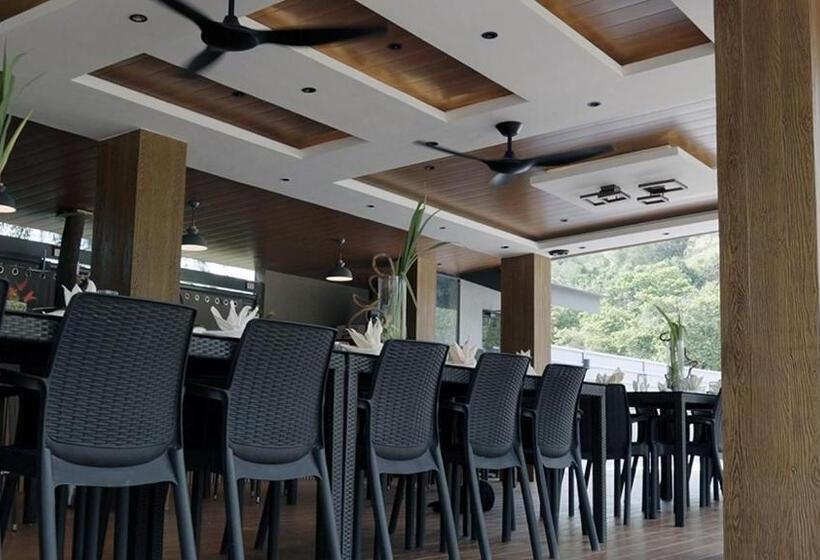 فندق Emon Pulo Beach Resort