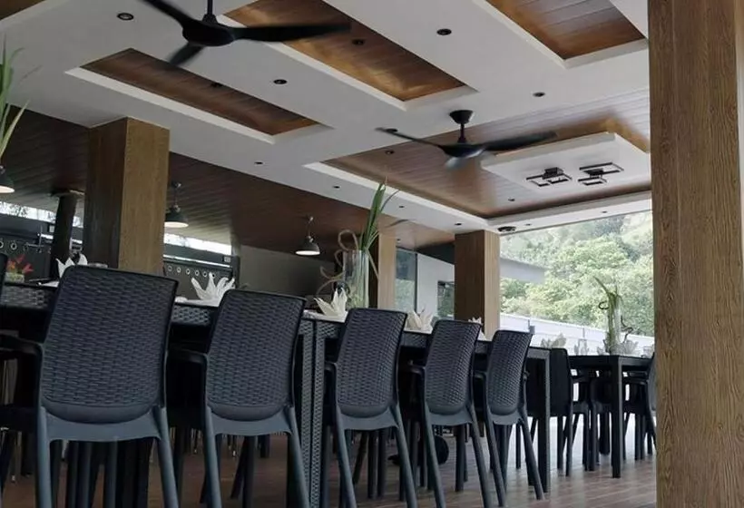 ホテル Emon Pulo Beach Resort
