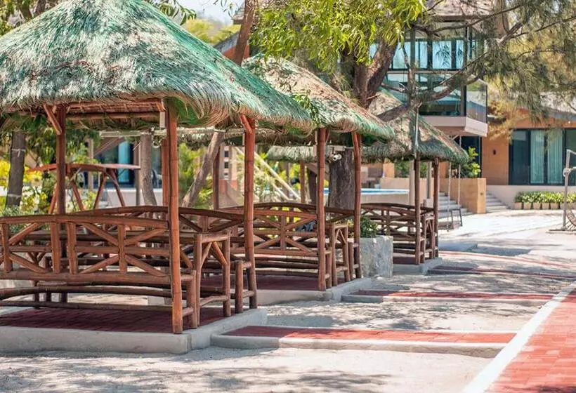 ホテル Emon Pulo Beach Resort
