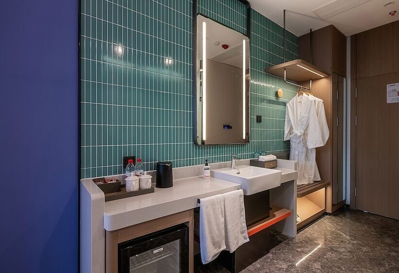 هتل Holiday Inn Express Chongqing Nanbin Road, An Ihg