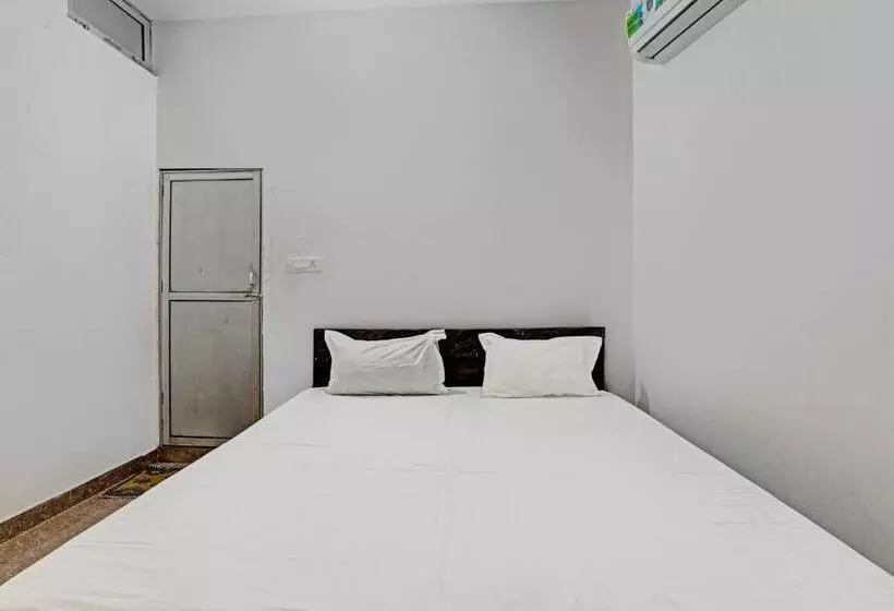 ホテル O Mahadevi Lawn