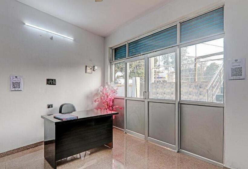 هتل O Mahadevi Lawn