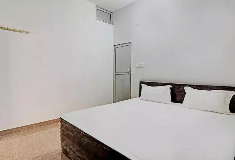 ホテル O Mahadevi Lawn