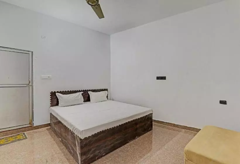 ホテル O Mahadevi Lawn