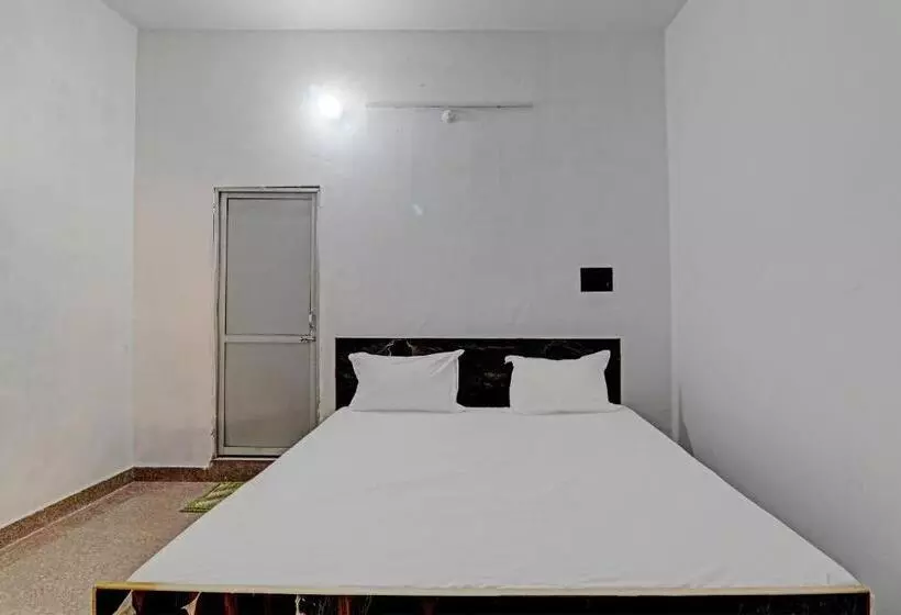 ホテル O Mahadevi Lawn