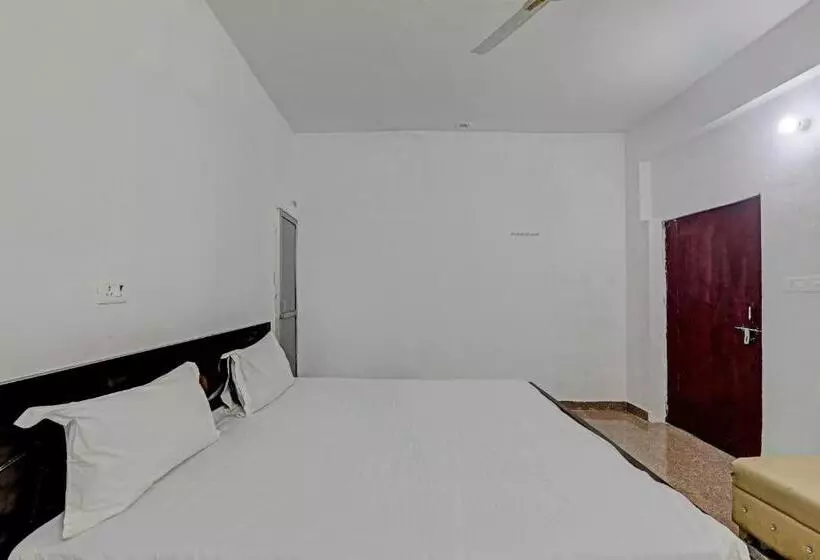 ホテル O Mahadevi Lawn