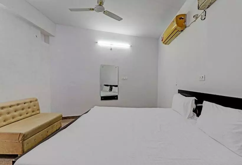 ホテル O Mahadevi Lawn