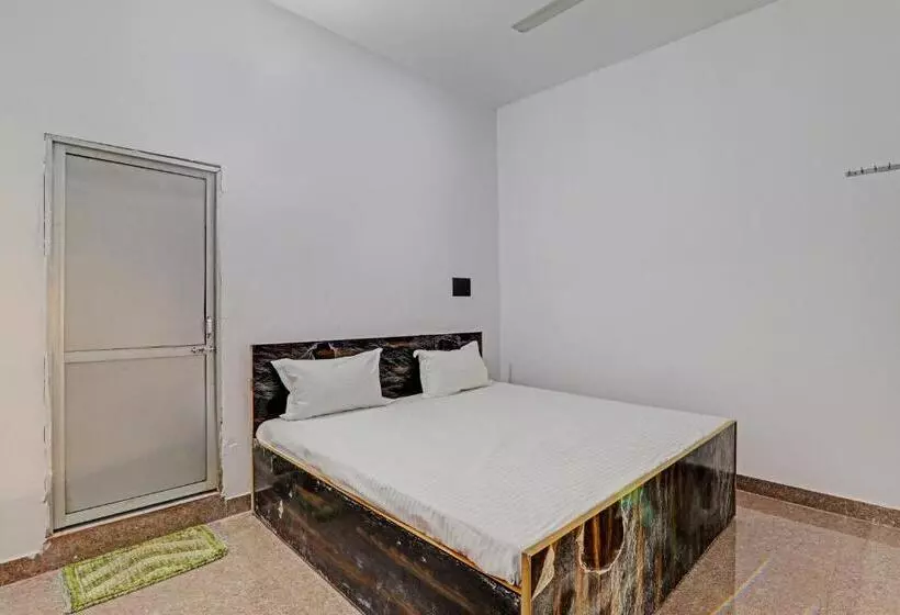 ホテル O Mahadevi Lawn