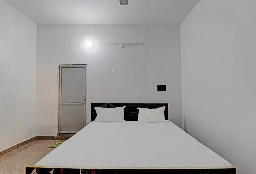 ホテル O Mahadevi Lawn