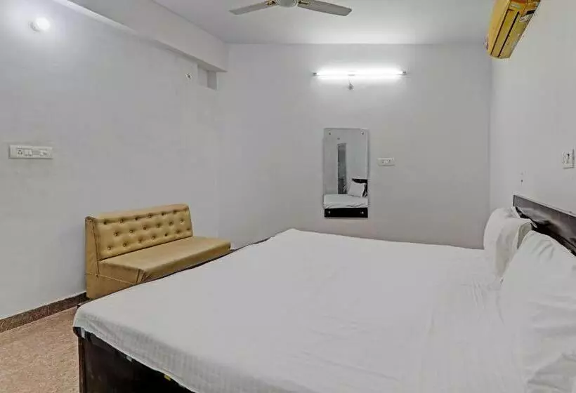 ホテル O Mahadevi Lawn