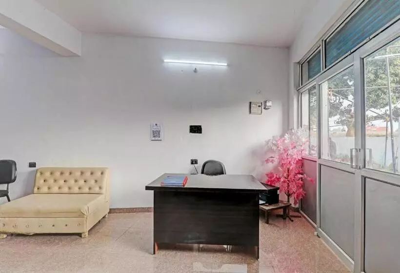 ホテル O Mahadevi Lawn