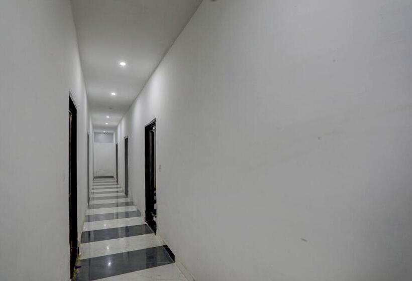 בית מלון כפרי Oyo The Grand