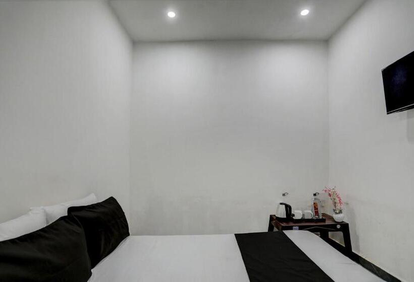 בית מלון כפרי Oyo The Grand