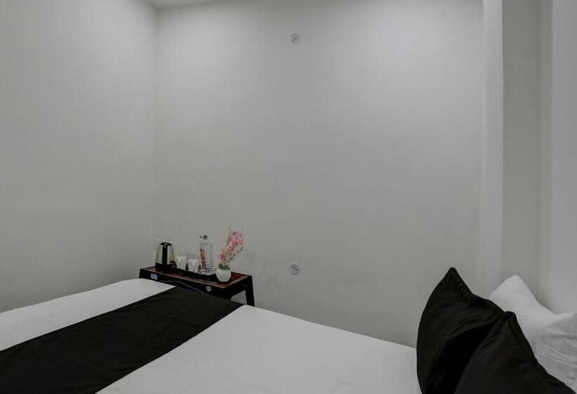 בית מלון כפרי Oyo The Grand