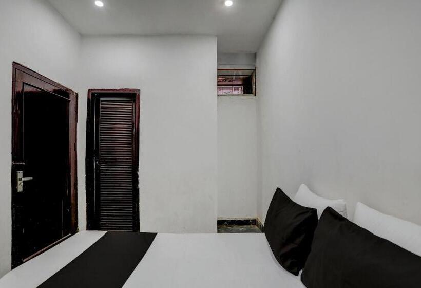 בית מלון כפרי Oyo The Grand