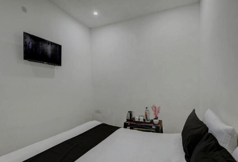 בית מלון כפרי Oyo The Grand