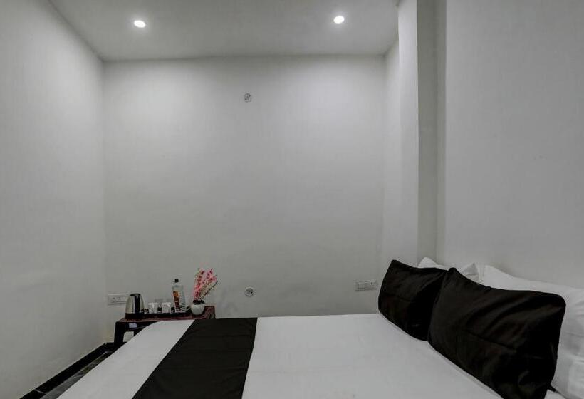 בית מלון כפרי Oyo The Grand