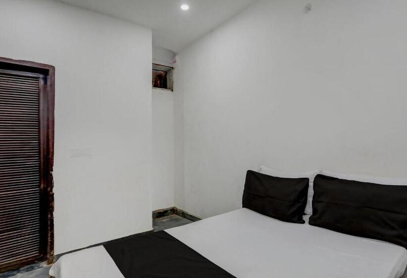 בית מלון כפרי Oyo The Grand