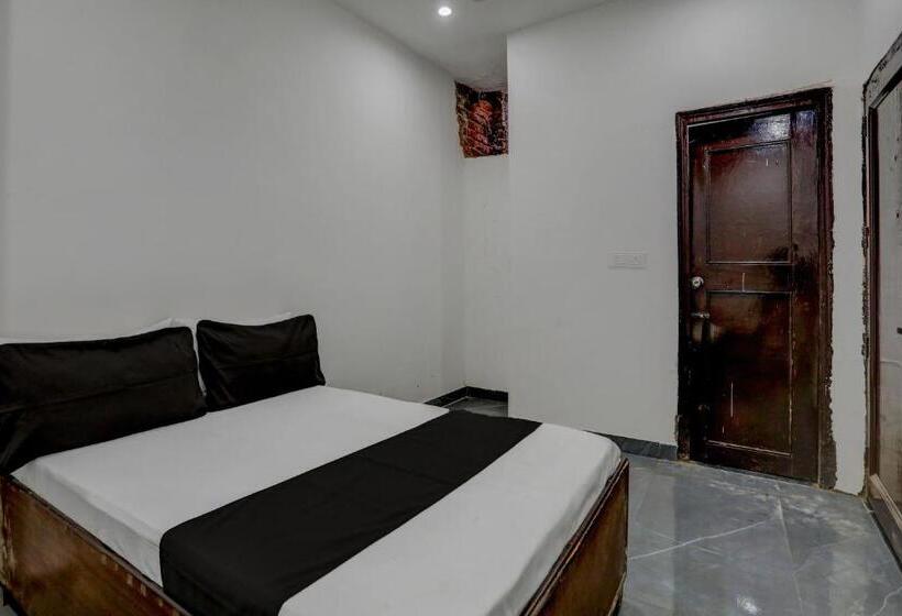 בית מלון כפרי Oyo The Grand