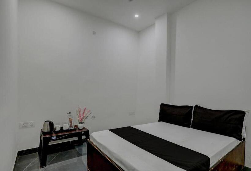 בית מלון כפרי Oyo The Grand