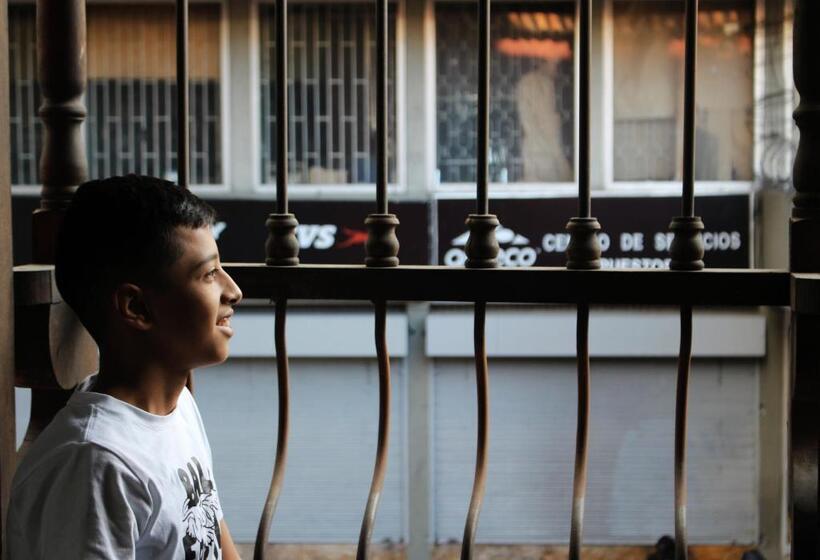 پانسیون Alameda Hostel