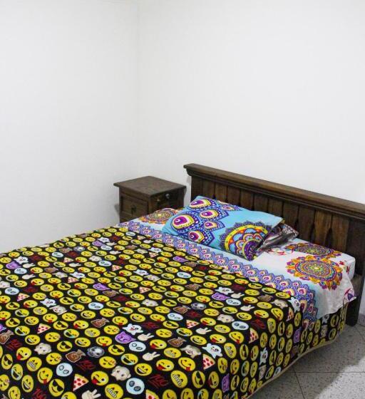 پانسیون Alameda Hostel