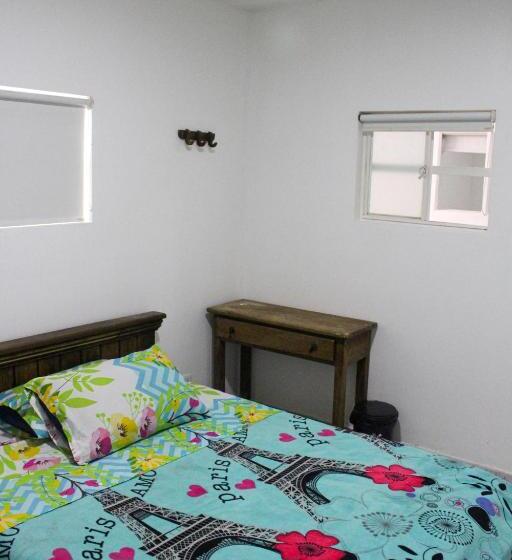 پانسیون Alameda Hostel