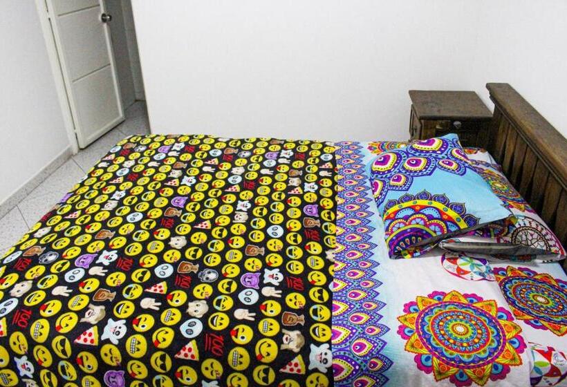 پانسیون Alameda Hostel