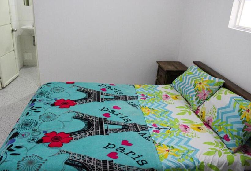 پانسیون Alameda Hostel