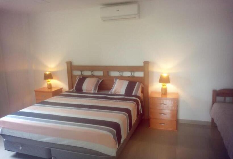 پانسیون La Piña Dorada