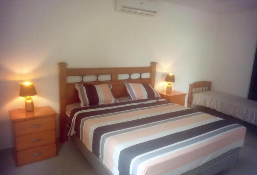 پانسیون La Piña Dorada