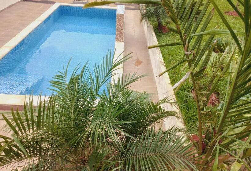 پانسیون La Piña Dorada