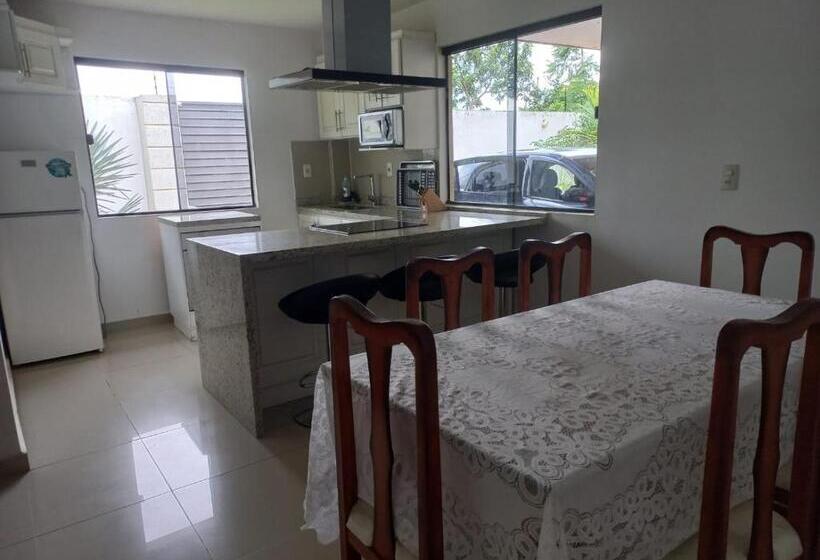 پانسیون La Piña Dorada