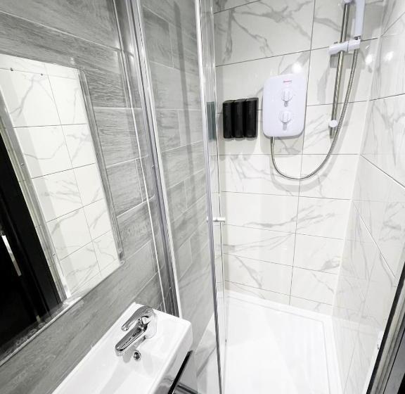 بنسيون Letzi Private En Suite In Harrow