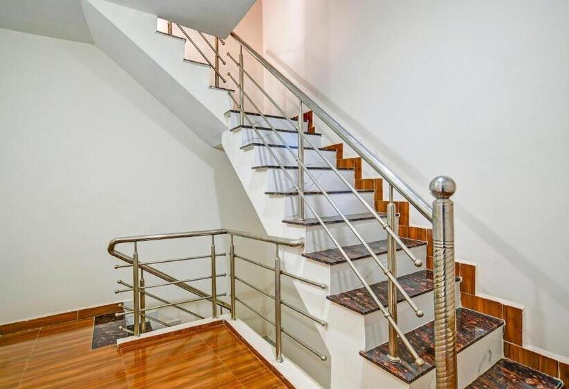 Pensão Oyo 82170 Hotel Shree