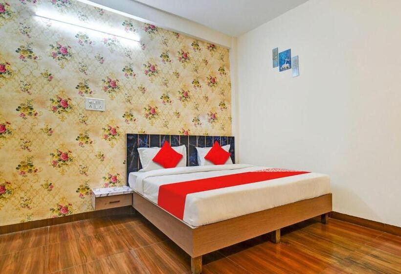 Pensão Oyo 82170 Hotel Shree