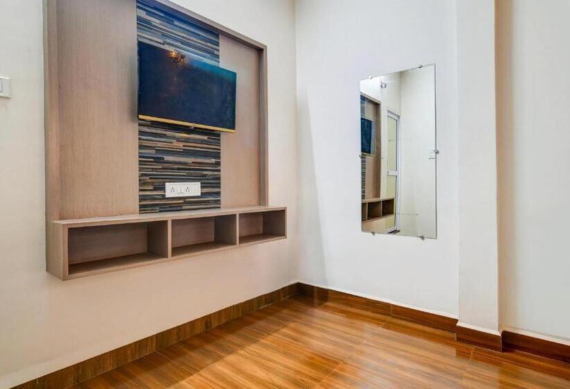 Pensão Oyo 82170 Hotel Shree