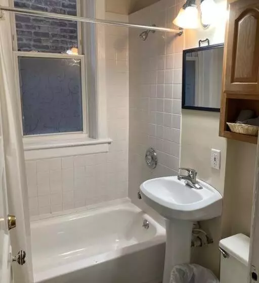ベッドアンドブレックファースト Large Room With King Bed In The Lakeview   3a