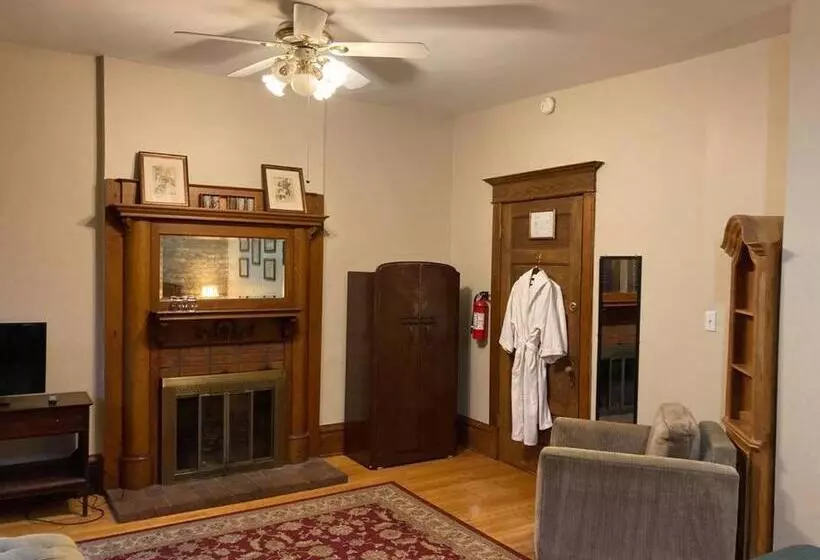 ベッドアンドブレックファースト Large Room With King Bed In The Lakeview   3a
