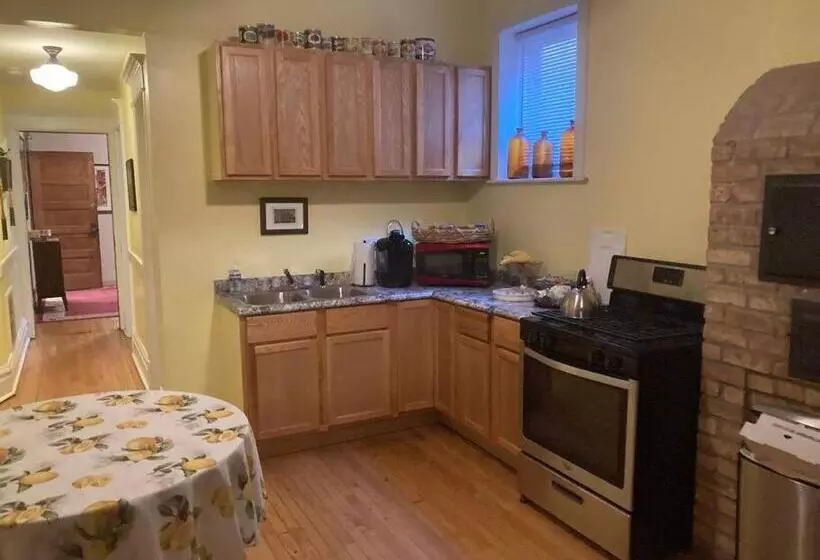 ベッドアンドブレックファースト Large Room With King Bed In The Lakeview   3a