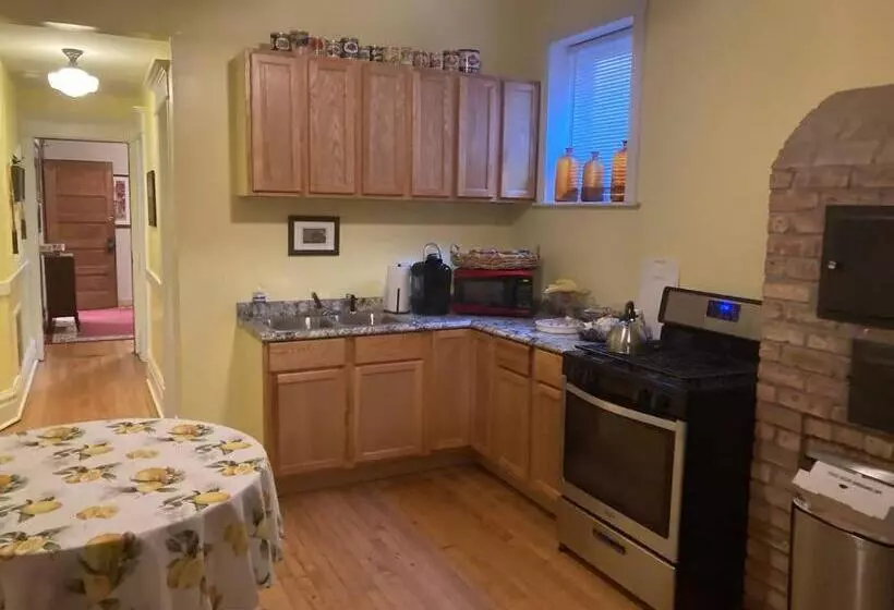ベッドアンドブレックファースト Large Room With King Bed In The Lakeview   3a