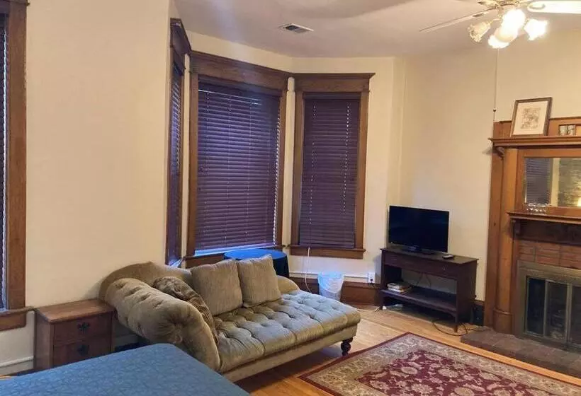 ベッドアンドブレックファースト Large Room With King Bed In The Lakeview   3a