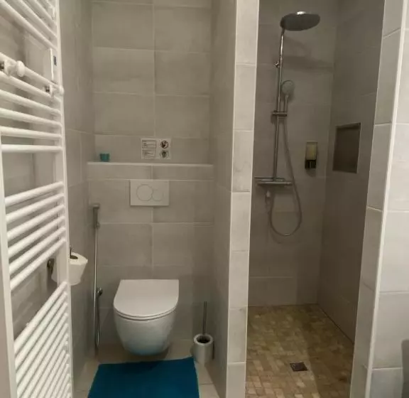 Aamiaismajoitus (B&B) Les Chambres Des 3 Chouettes