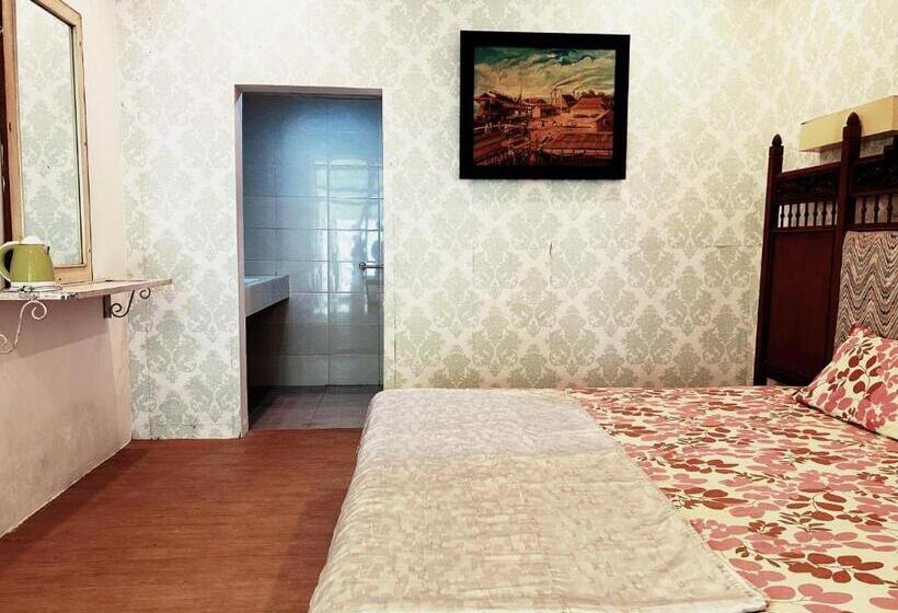 Отель De Karanganjar Inn