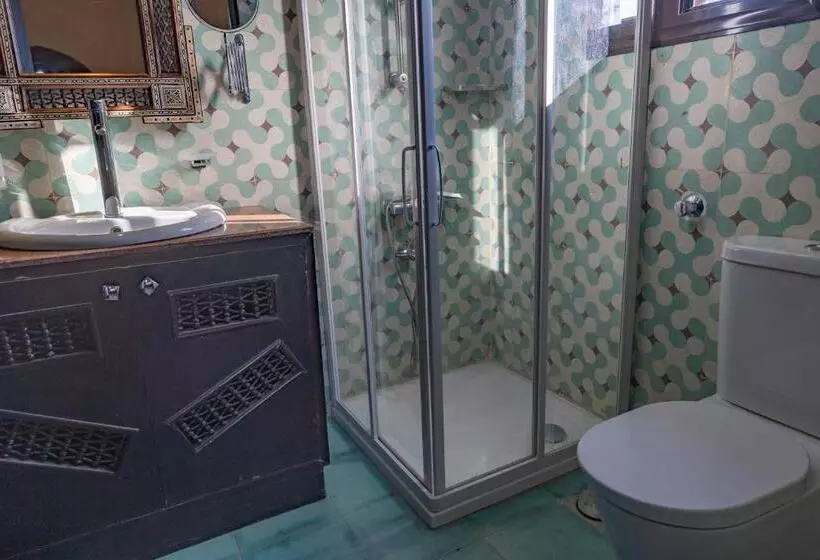 پانسیون L’aziza House