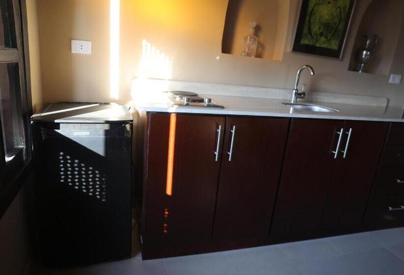 پانسیون L’aziza House