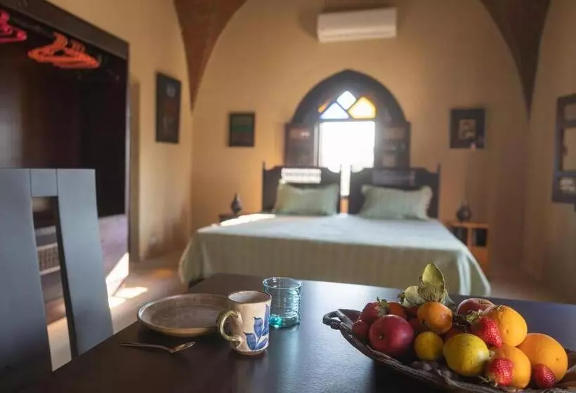پانسیون L’aziza House
