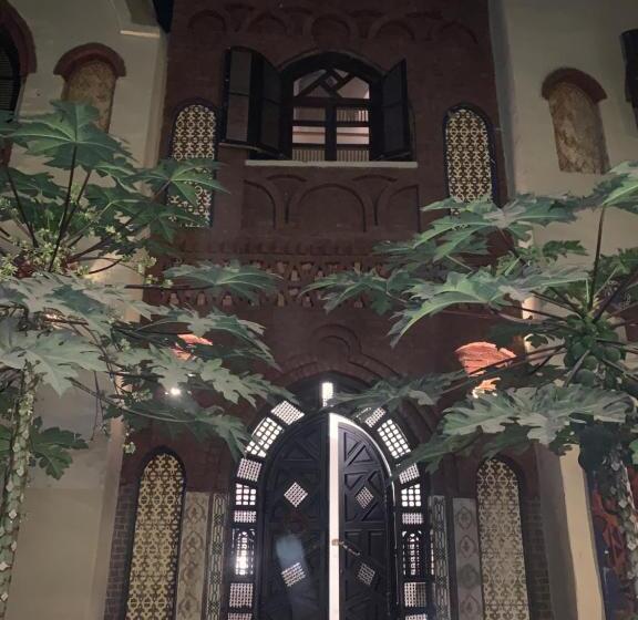 پانسیون L’aziza House