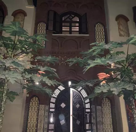 پانسیون L’aziza House