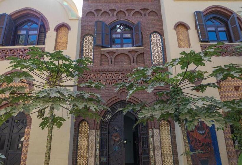 پانسیون L’aziza House